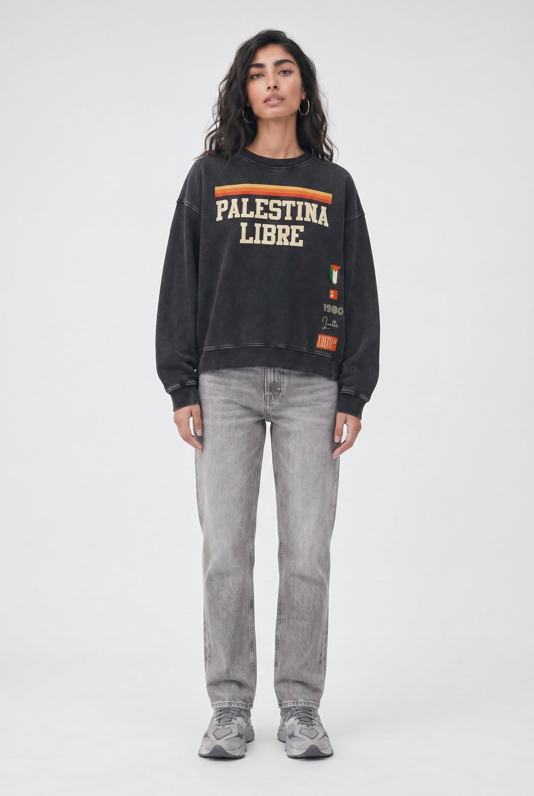 Persia wearing the Vintage Palestina Libre Washed Oversized Sweatshirt - front view